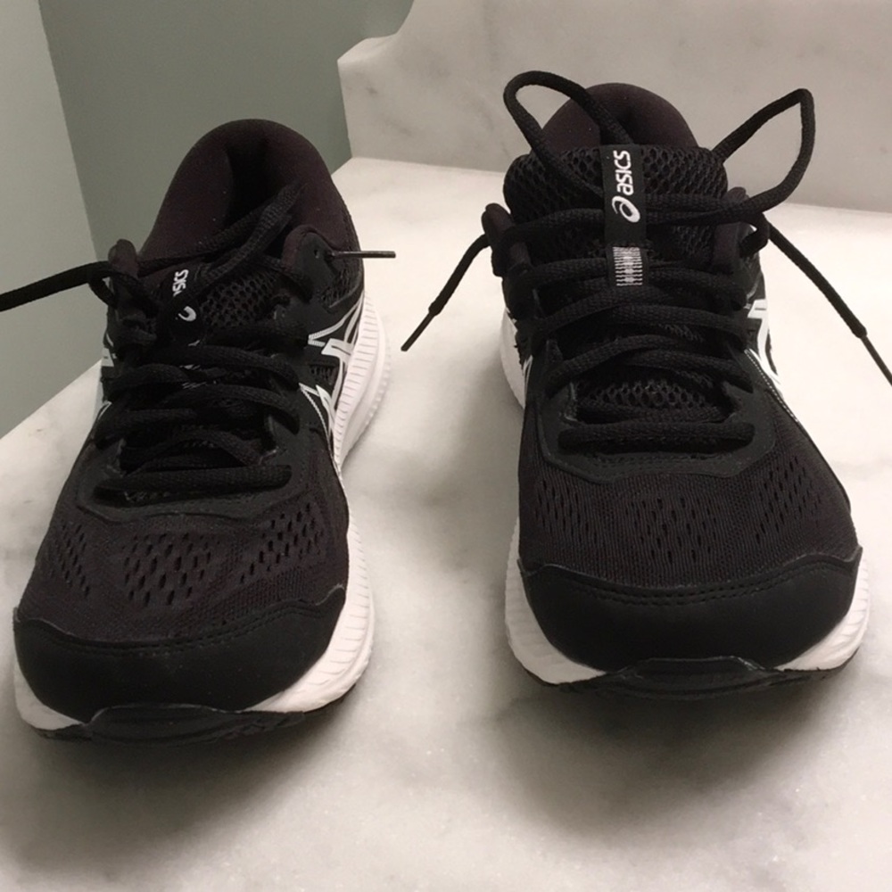 Women’s ASICS Gel-Contend. 7 Running shoe. Like new.